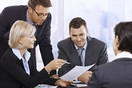 担保人面对欠债不还的债务人应如何应对？